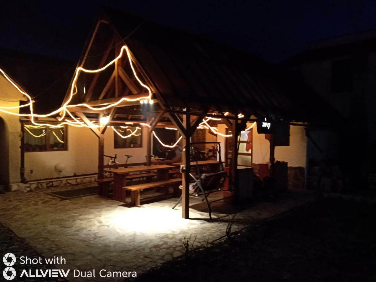 ホテル Casa Toth Din Tipterai Vişeu de Sus エクステリア 写真