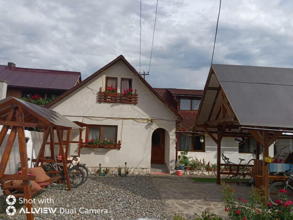 ホテル Casa Toth Din Tipterai Vişeu de Sus エクステリア 写真